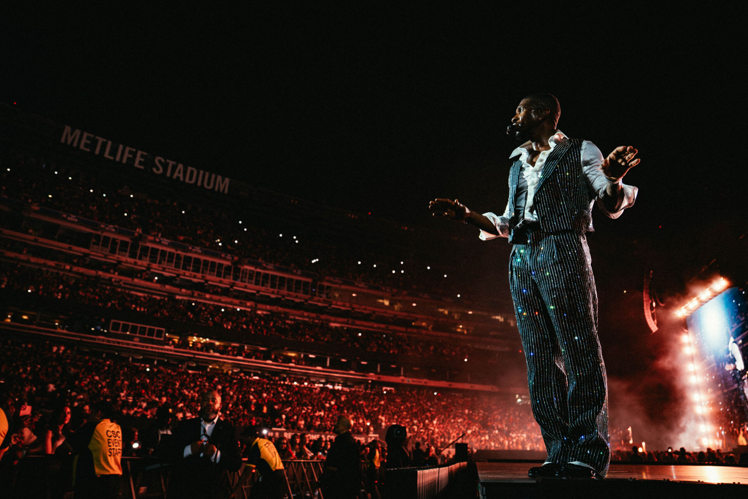 UsherMetlife2 Chris Brown and Usher